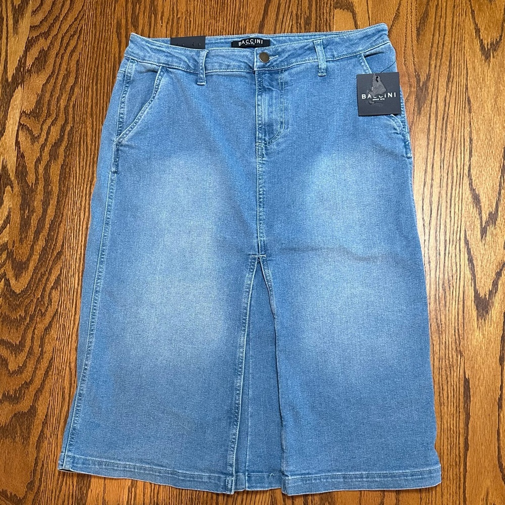 NWT Baccini High Waist Skirt Medium Size 8 Wash Blue Denim 28” Front Pleat